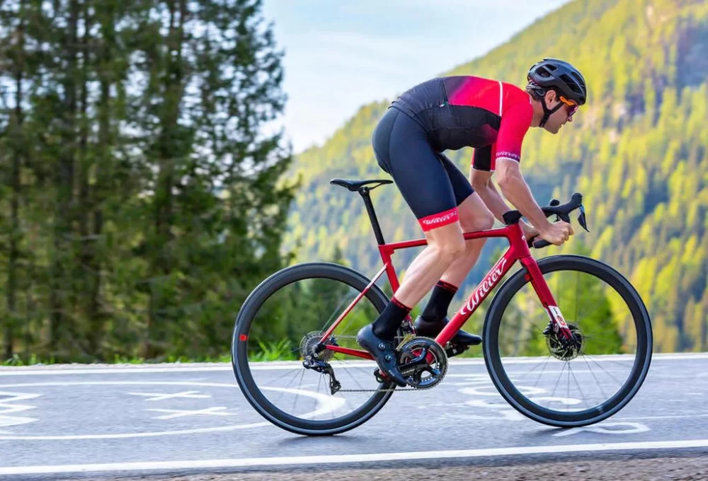 Best Road Bikes for Climbing Hills: Top Choices for Easy Ascent