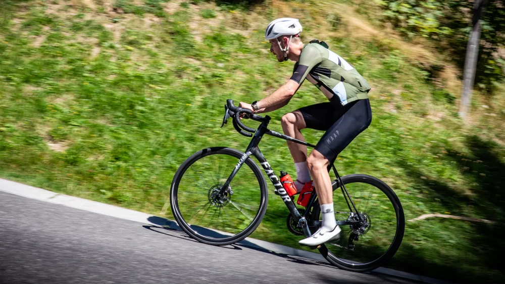 The Ultimate Guide to Road Bikes with External Cable Routing: Enhancing Performance and Design