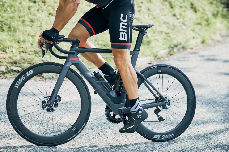 Aero Racing Bikes with Disc Brakes: Performance and Safety Combined